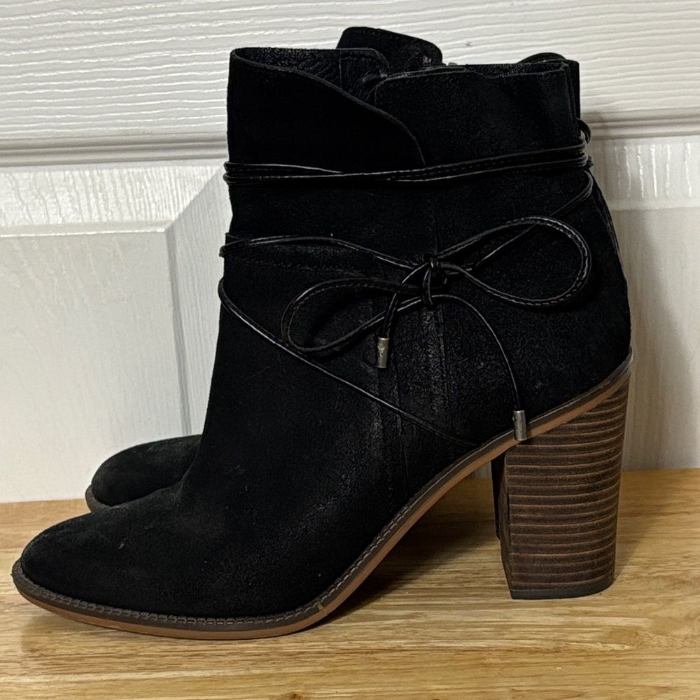 FRANCO SARTO Edaline Leather Ankle Boots Size 10 almond toe wrap tie western
